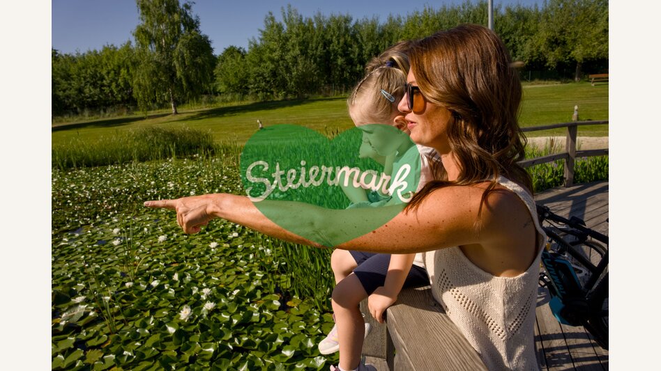 Familie am Gruber Badeteich in der Oststeiermark | ©  Oststeiermark Tourismus | Motion Manager