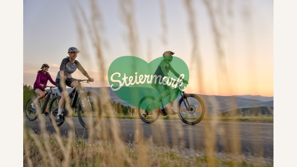 Radfahren zum Sonnenuntergang in der Oststeiermark | ©  Oststeiermark Tourismus | Motion Manager