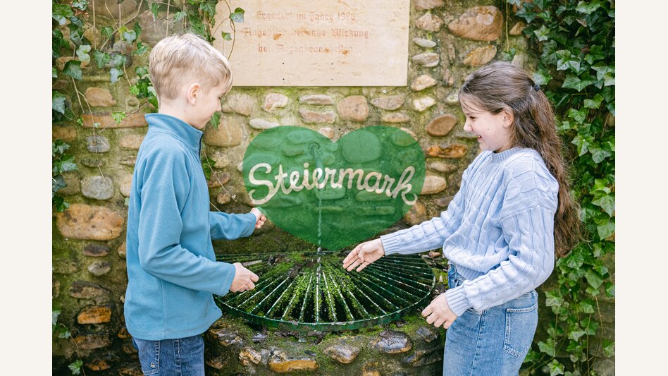 Kinder am Wasserspielplatz | © 
Oststeiermark Tourismus | Lucas Oswald Vollmann & Noah Ulrich