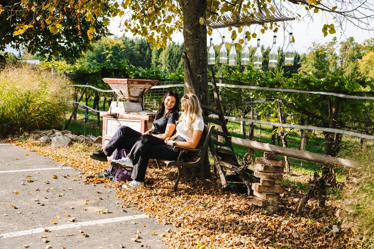 Pause auf der Bank in der Oststeiermark | ©  Oststeiermark Tourismus | Noah Ulrich
