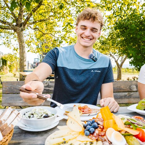 Buschenschank Jause essen in der Oststeiermark | ©  Oststeiermark Tourismus | Noah Ulrich