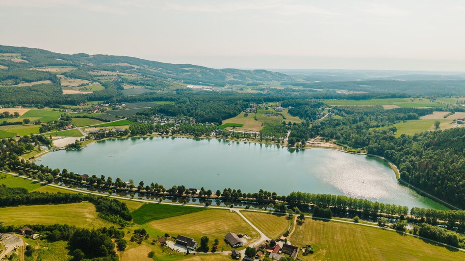 Drohnenaufnahme vom Stubenbergsee in der Oststeiermark