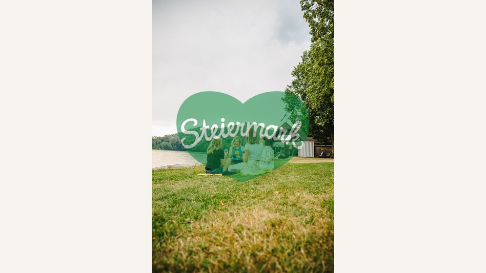 Freunde genießen Zeit zusammen am Stubenbergsee in der Oststeiermark | ©  Oststeiermark Tourismus | Noah Ulrich
