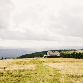 Roseggerhaus auf der Pretul | ©  Oststeiermark Tourismus | Noah Ulrich