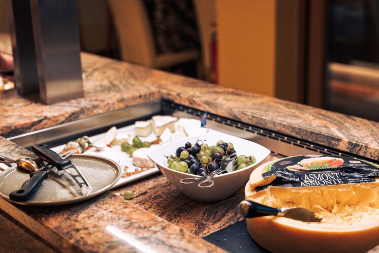 Buffet beim Dorfhotel Fasching in Fischbach | © 
Oststeiermark Tourismus | Noah Ulrich