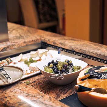 Buffet beim Dorfhotel Fasching in Fischbach | © 
Oststeiermark Tourismus | Noah Ulrich