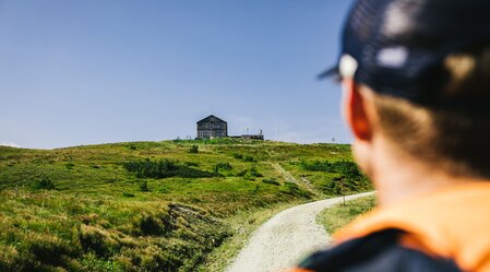 Wandern zum Alois-Günther-Haus in der Oststeiermark | © 
Oststeiermark Tourismus | Noah Ulrich