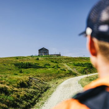 Wandern zum Alois-Günther-Haus in der Oststeiermark | © 
Oststeiermark Tourismus | Noah Ulrich