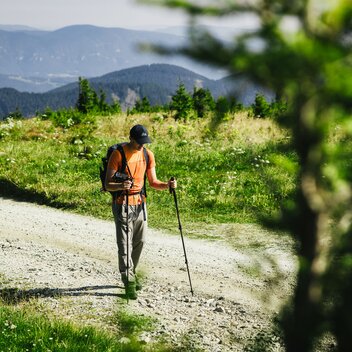 Wandern auf den Stuhleck-Gipfel in der Oststeiermark | © 
Oststeiermark Tourismus | Noah Ulrich