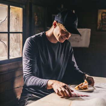Häfernigl essen im Rauchstubenhaus in Anger | ©  Oststeiermark Tourismus | Noah Ulrich