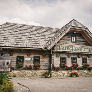 Latschenhütte auf der Teichalm in der Oststeiermark | ©  Oststeiermark Tourismus | Noah Ulrich