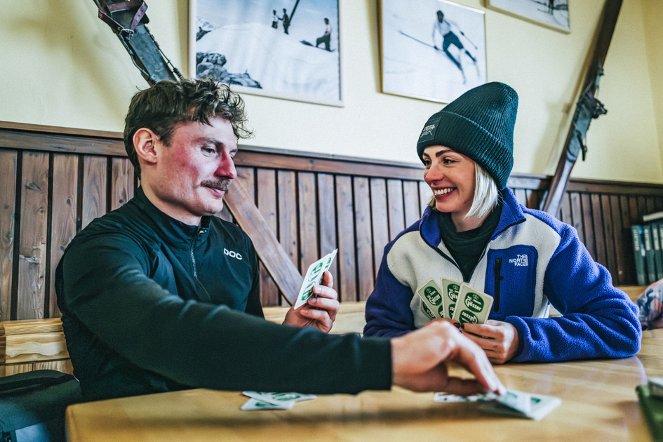 Relaxed Card Game in the Mountains | ©  Oststeiermark Tourismus | Noah Ulrich
