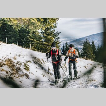 Skitourengeher auf schneebedecktem Pfad | ©  Oststeiermark Tourismus | Noah Ulrich
