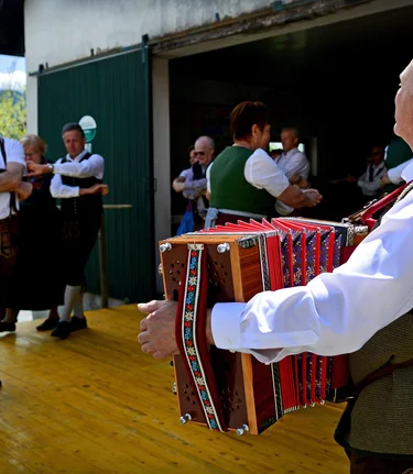 Apple blossom feast in the apple country in Eastern Styria | © Oststeiermark Tourismus | Christian Strassegger