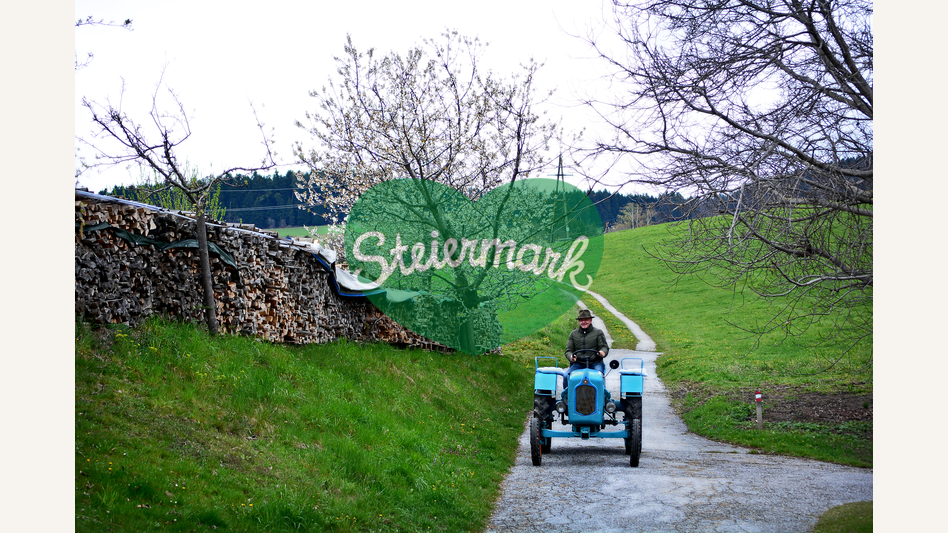 Traktor beim Ferienhaus DeBuigne im Pöllauer Tal | © Oststeiermark Tourismus | Christian Strassegger