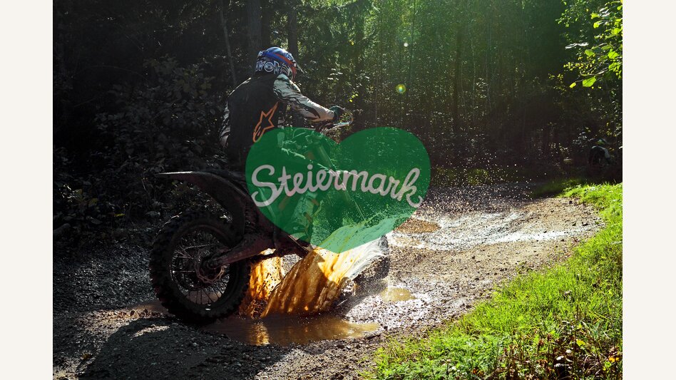 Motorcross fahren im EMX Park Gleisdorf | © Oststeiermark Tourismus | Christian Strassegger