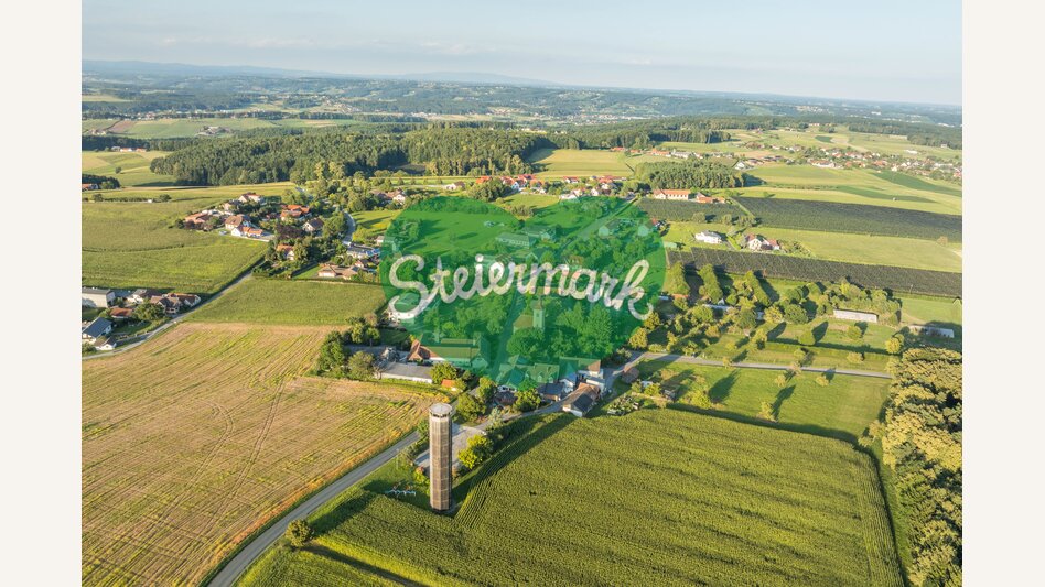 Auffen mit Bewegungsturm im Apfelland in der Oststeiermark | © Helmut Schweighofer | Helmut Schweighofer
