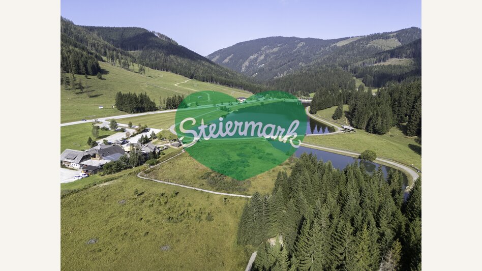Luftaufnahme vom See in Fladnitz an der Teichalm | ©  Oststeiermark Tourismus | Elmleitner Kurt