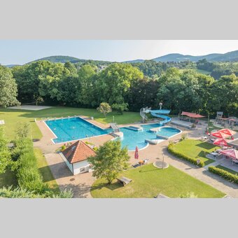 Luftaufnahme Erlebnisbad in Pöllau | ©  Oststeiermark Tourismus | Helmut Schweighofer
