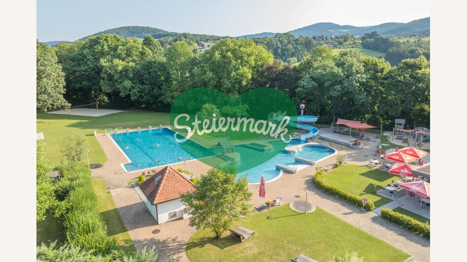 Luftaufnahme Erlebnisbad in Pöllau | ©  Oststeiermark Tourismus | Helmut Schweighofer