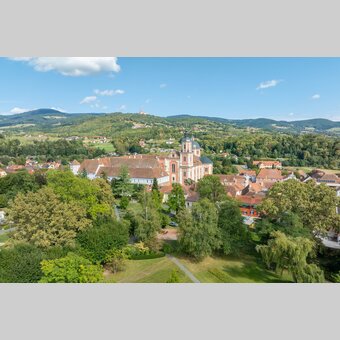 Pfarrkirche und Schlosspark in Pöllau | ©  Oststeiermark Tourismus | Helmut Schweighofer