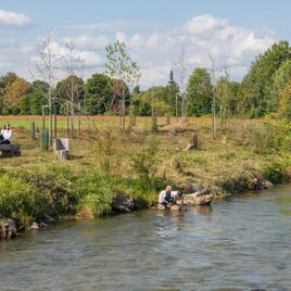 Familie am Bach in St Ruprecht an der Raab
