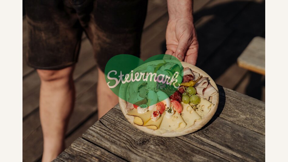 Steirische Brettljause beim Steirischen Jokl | © 
Oststeiermark Tourismus | studio draussen