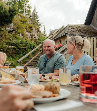 Kulinarische Einkehr beim Steirischen Jokl in der Oststeiermark | © 
Oststeiermark Tourismus | studio draussen