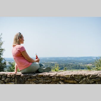 Schöne Aussicht nach St. Johann bei Herberstein in der Oststeiermark. | ©  Oststeiermark Tourismus | Motion Ads