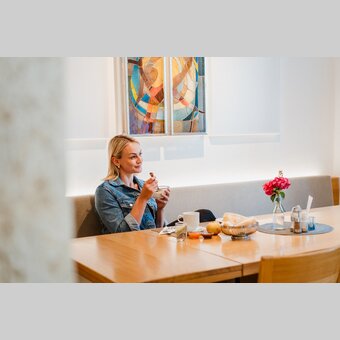 Frühstücken im Haus der Frauen in St. Johann bei Herberstein in der Oststeiermark. | ©  Oststeiermark Tourismus | Motion Ads