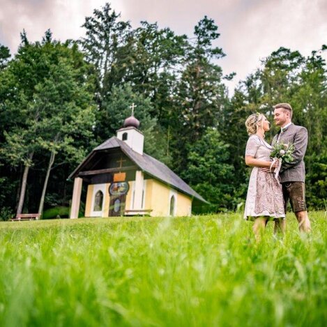 Heiraten bei der Kapelle in Hohenau im Wechselland | © Standesamt Friedberg