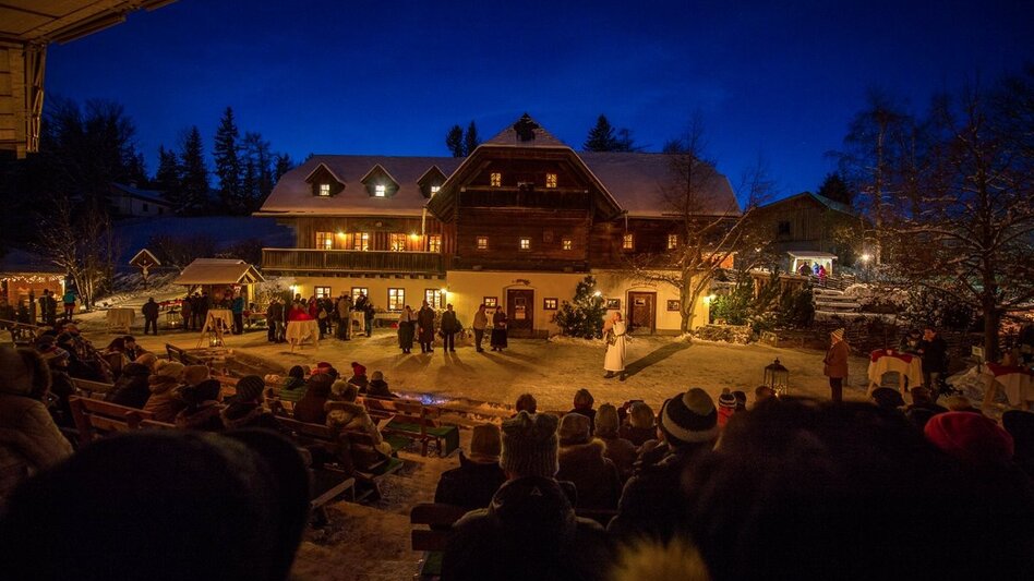 Brandluckner Advent beim Huabn Theater