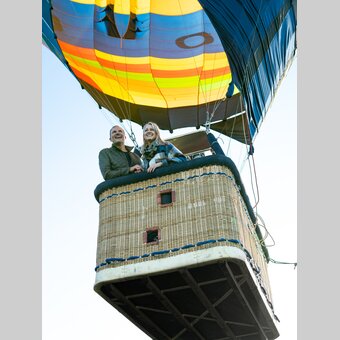 Paar im Heißluftballon vom Ballonhotel Thaller | © TV Oststeiermark | RKP Marketing GmbH