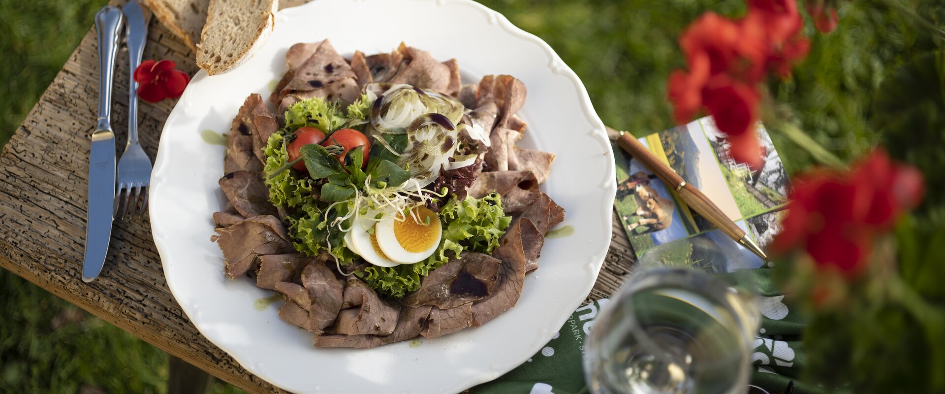 Beef salad at the Buschenschank in Eastern Styria | © TV Oststeiermark | Bernhard Bergmann