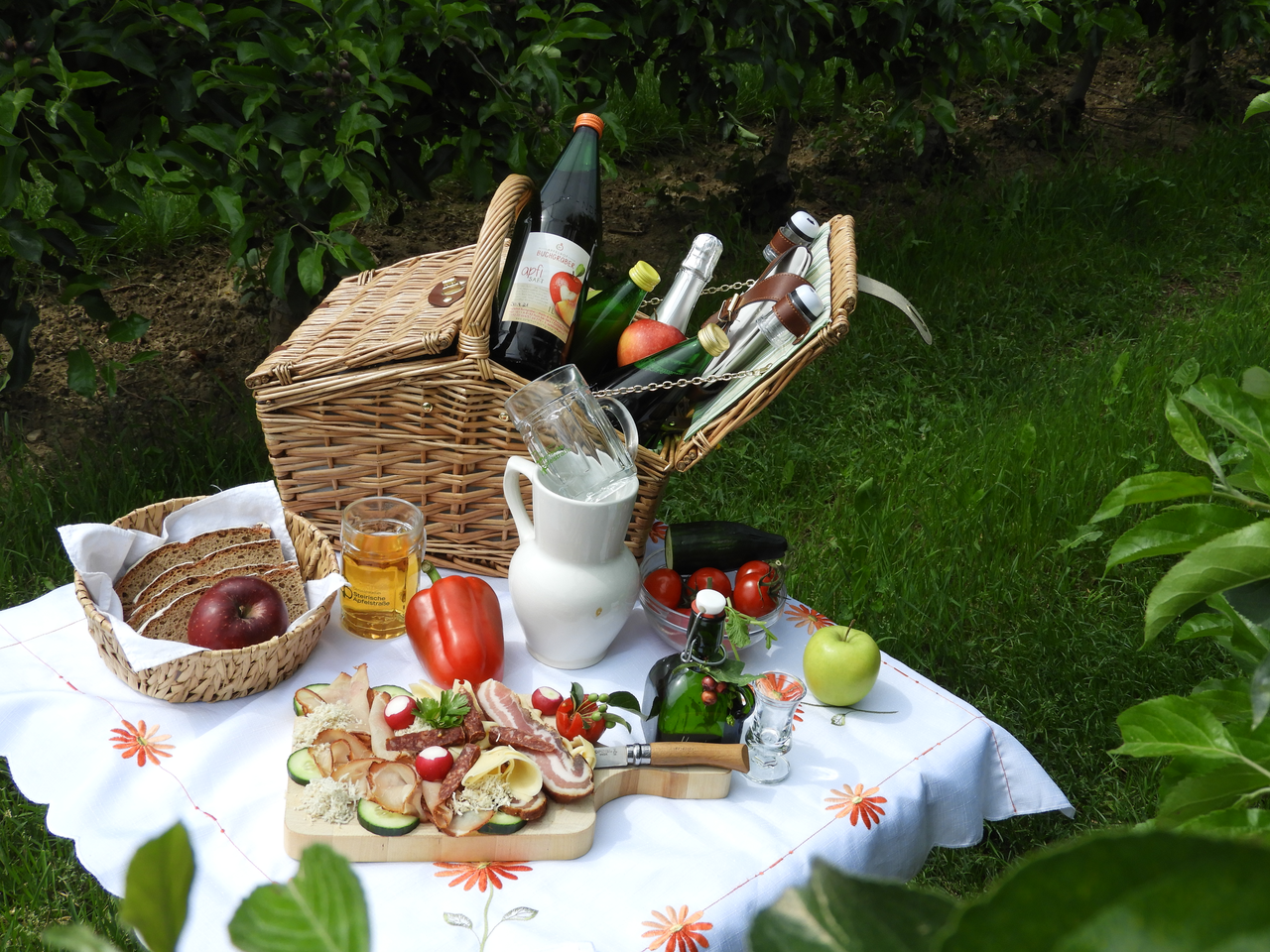 Picnic basket at the Buchgraber in Eastern Styria