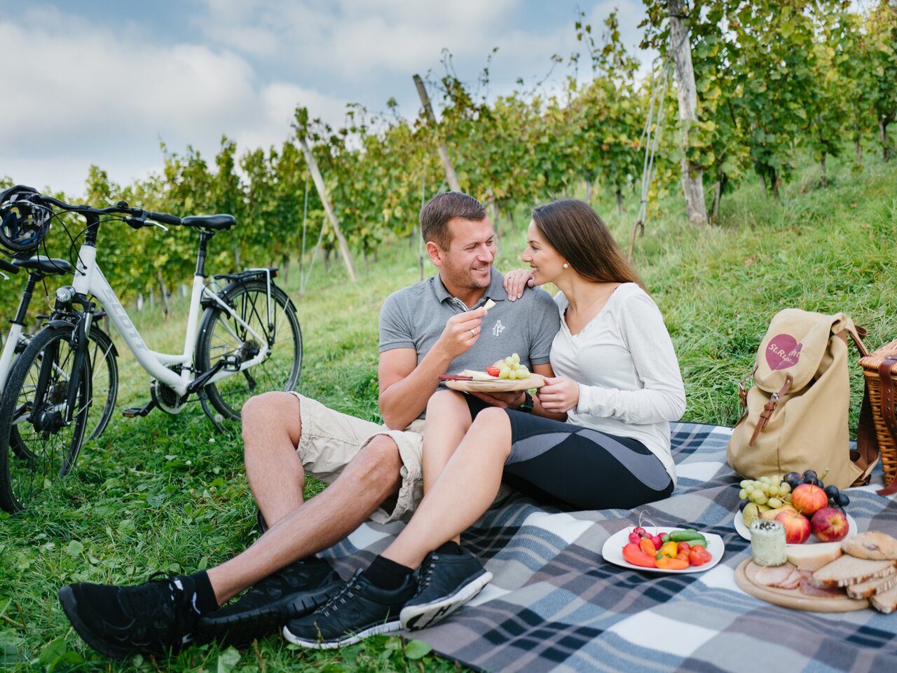 Couple having a picnic in the vineyard in Eastern Styria