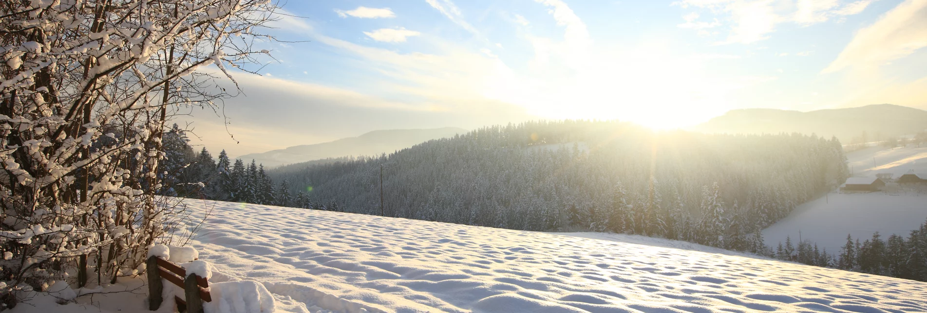 Snowy resting place with a view in the Joglland-Waldheimat in Eastern Styria | © TV Oststeiermark | Harry Schiffer