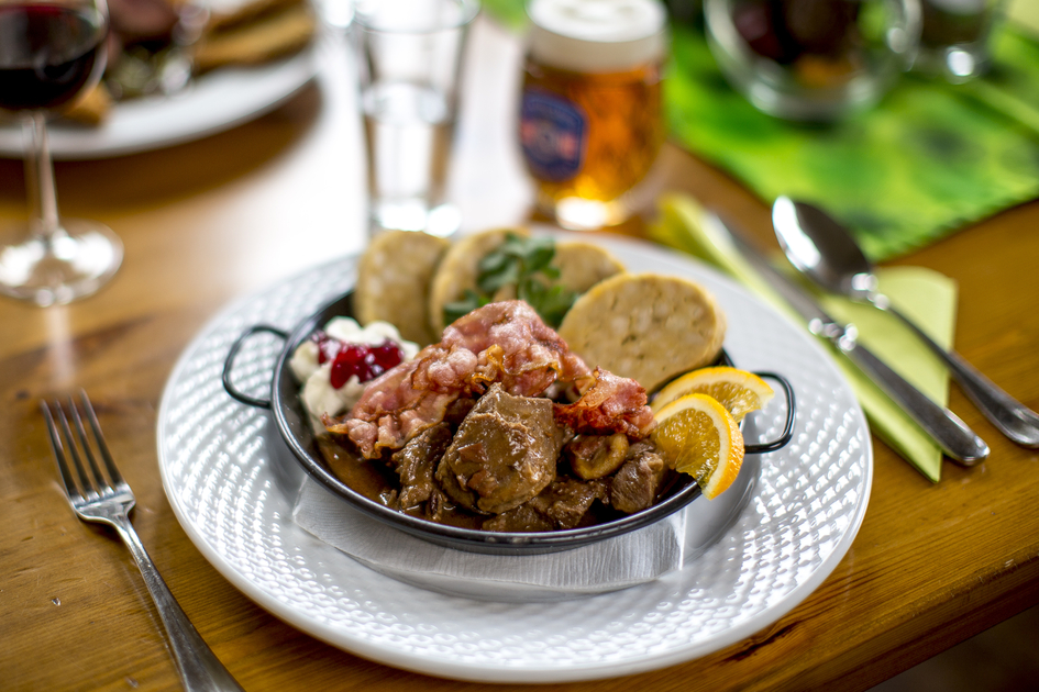 Hirschgulasch mit Semmelknödel | © TV Murau | Tom Lamm