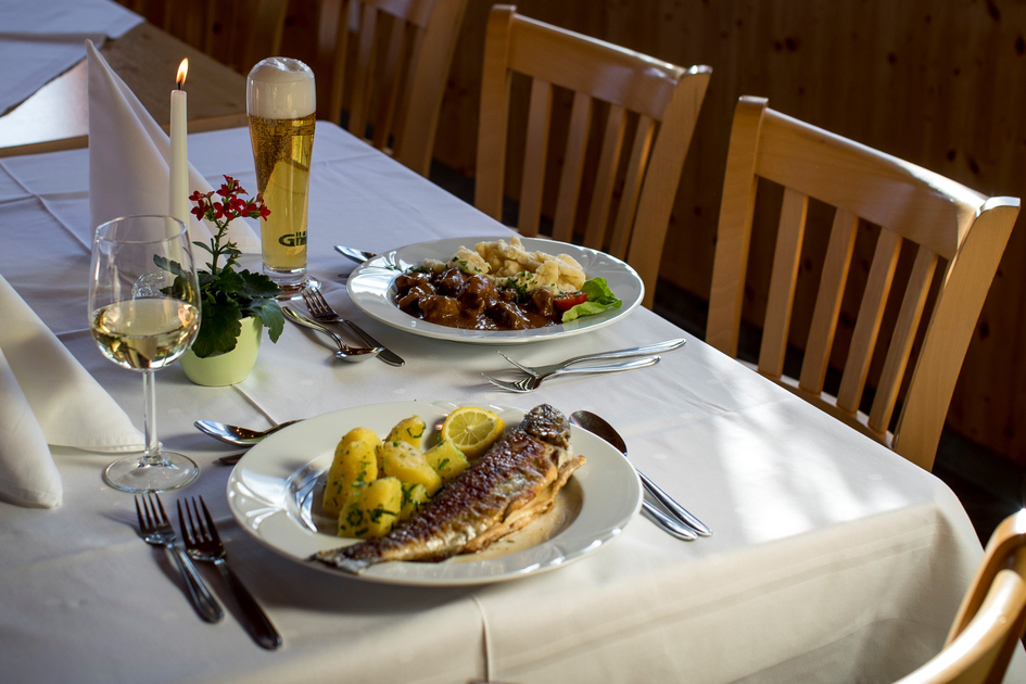 Essen mit Beilage | © Martin Stolz | Tom Lamm