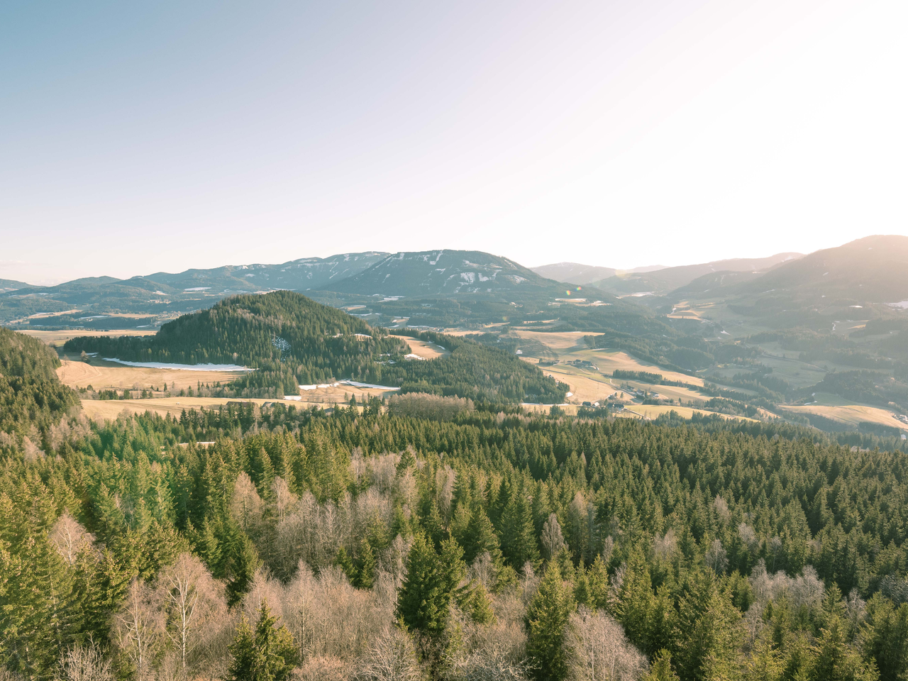 Aussicht vom der Burgruine Steinschloss im Herbst