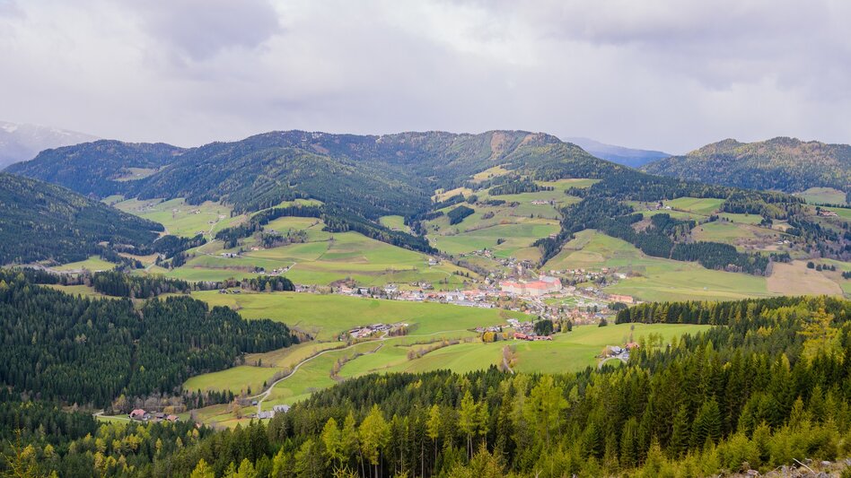 Luftaufnahme mit Blick auf St. Lambrecht