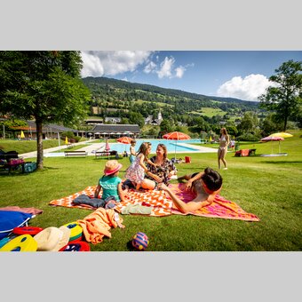 Freibad St. Georten, Liegewiese | © TV Murau
