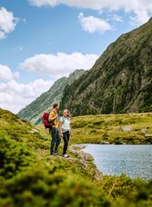 Pärchen beim Wandern am Rantensee