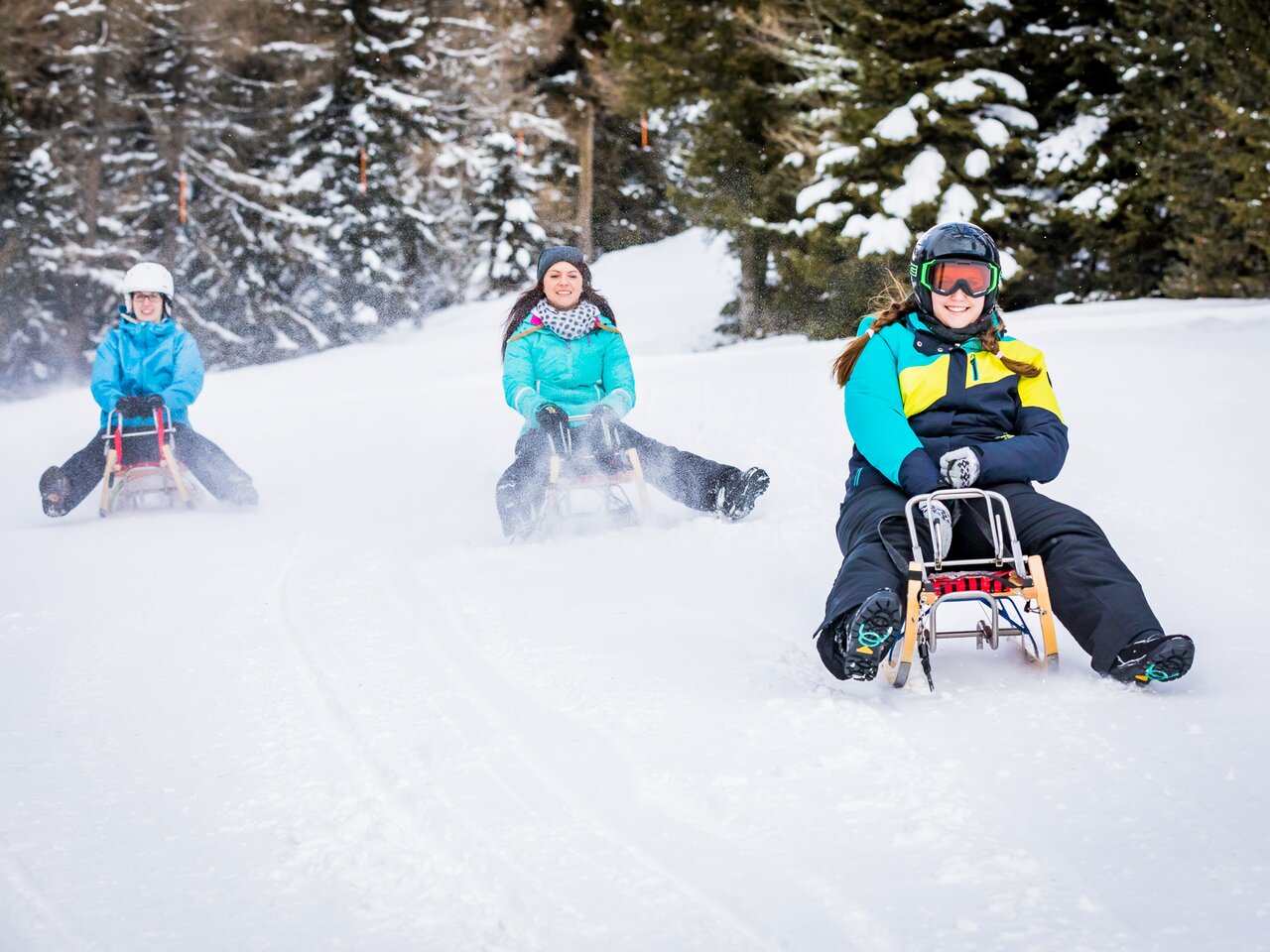 Rasante Fahrt mit der Rodel ins Tal am Zirbitzkogel