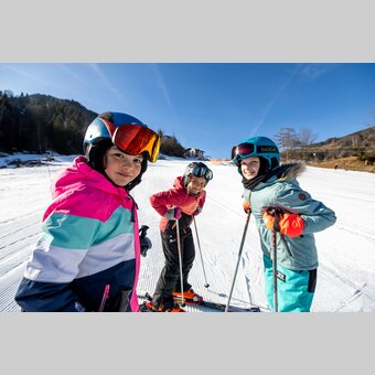 Kinder beim Skifahren | © Tom Lamm | Tom Lamm