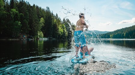 Stand-up paddling at Packer Reservoir in the Graz Region | © TV Erlebnisregion Graz | Mias Photoart