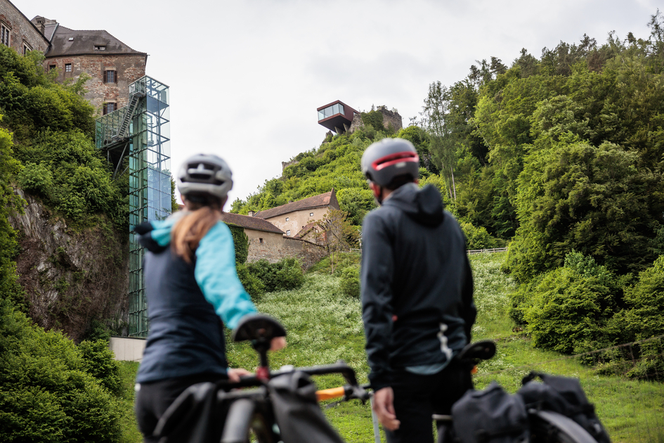 Radpause bei Burg Rabenstein in Frohnleiten | © Erwin Haiden | Erwin Haiden