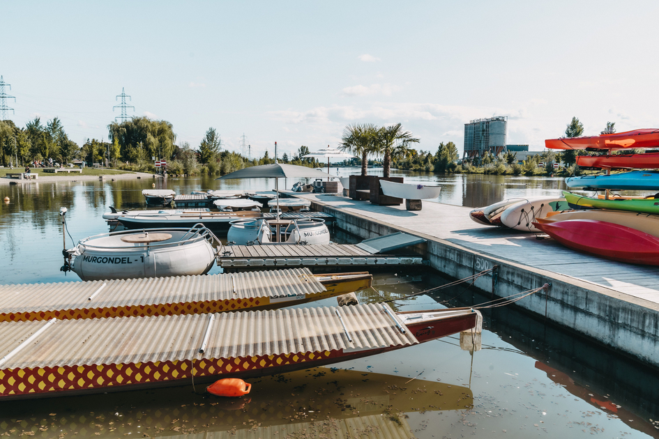 Floße und Stand Up Paddles mit Grazer Stadtstrand | © Region Graz | Reisehappen