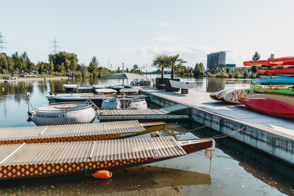 Floße und Stand Up Paddles mit Grazer Stadtstrand | © Region Graz | Reisehappen