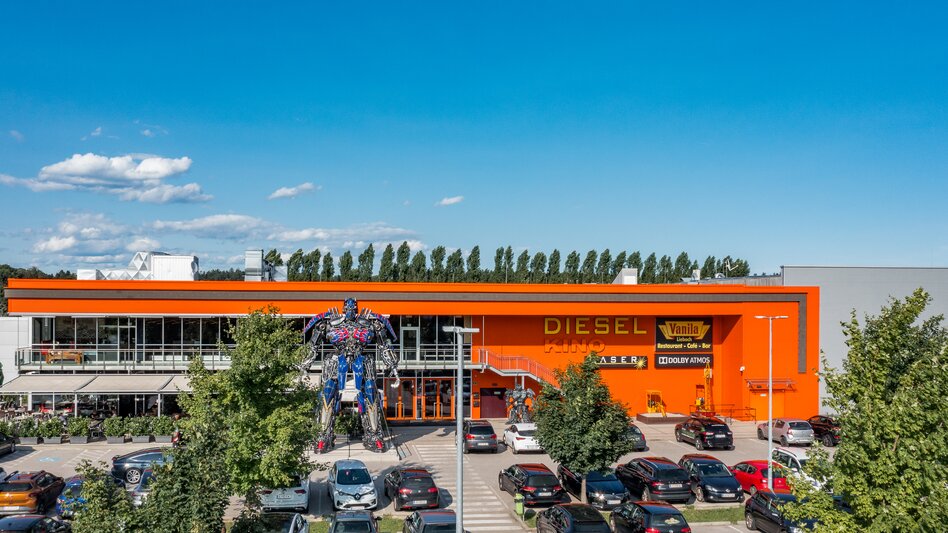 Diesel Kino Lieboch von außen